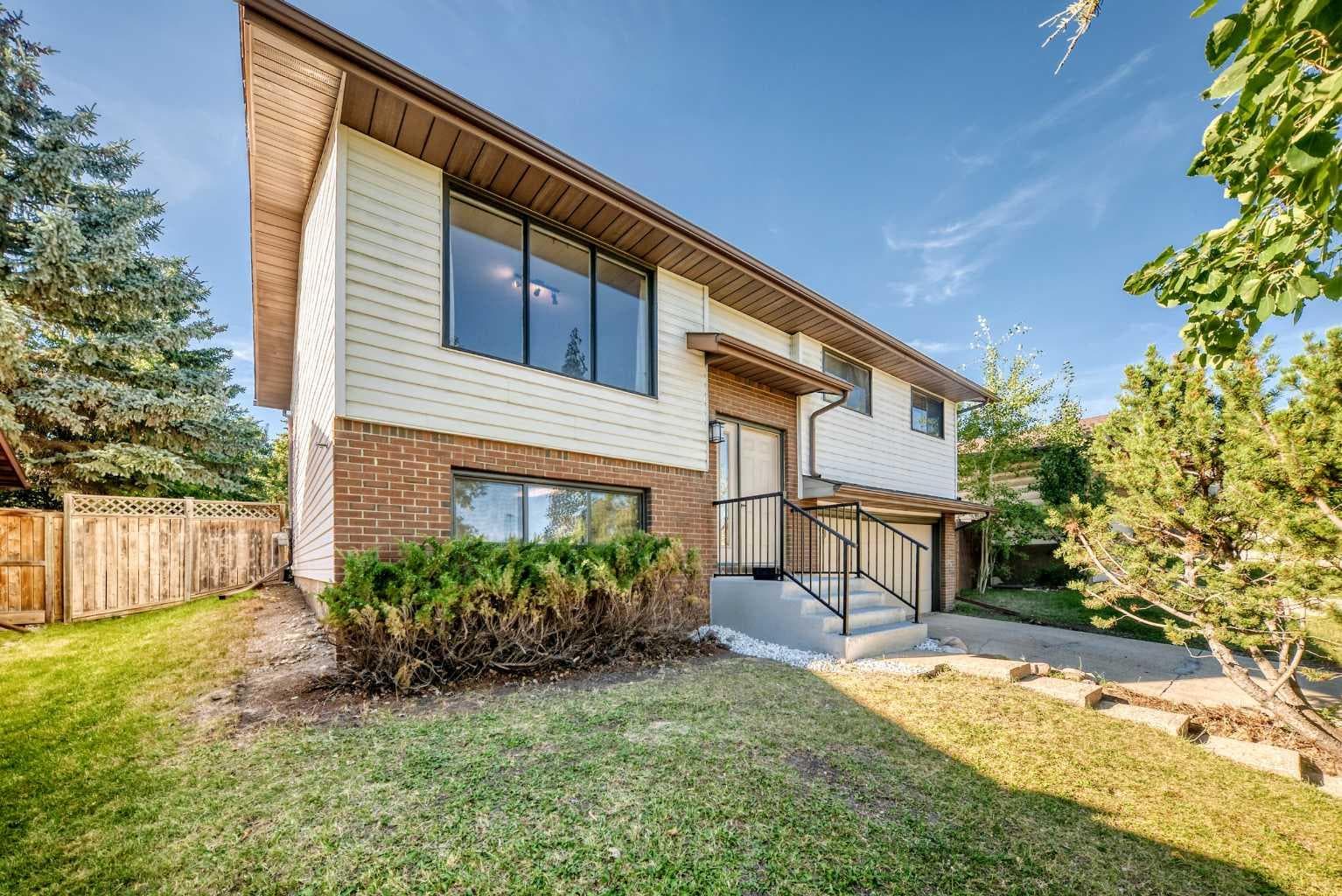 19 Hawkwood Drive NW