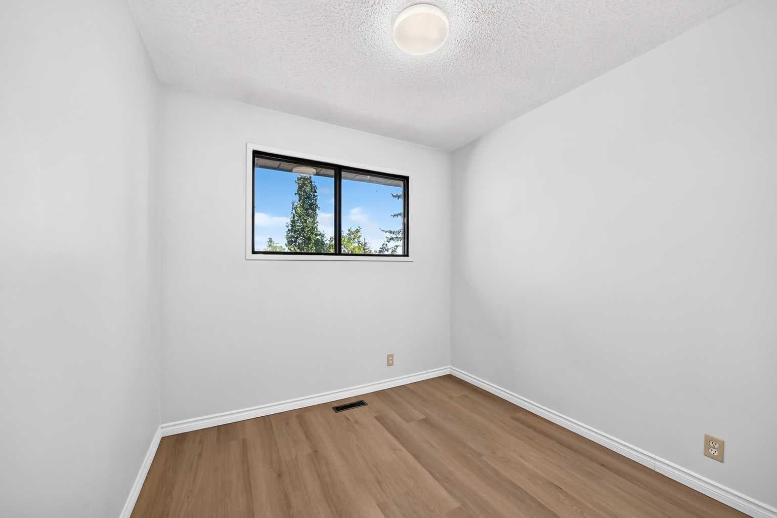 19 Hawkwood Drive NW