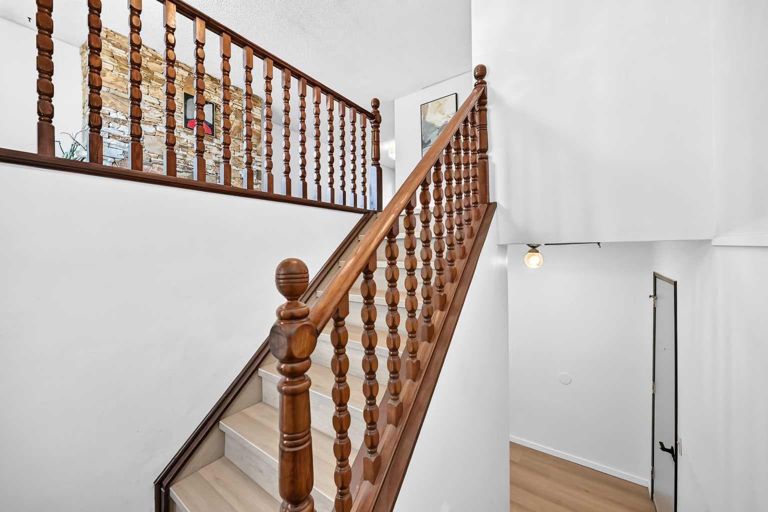 19 Hawkwood Drive NW