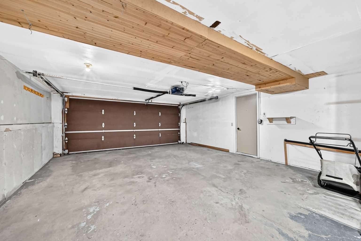 19 Hawkwood Drive NW