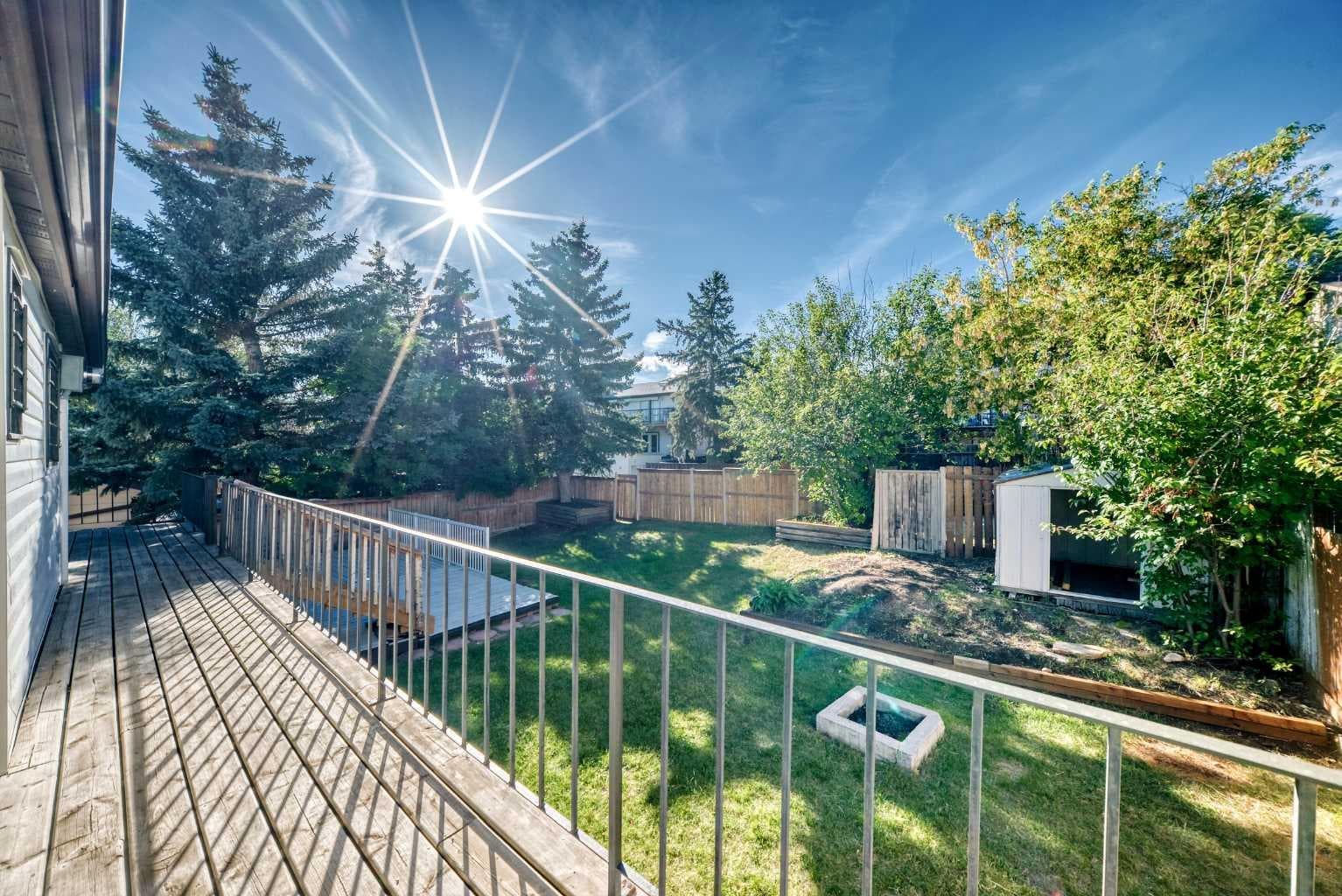 19 Hawkwood Drive NW