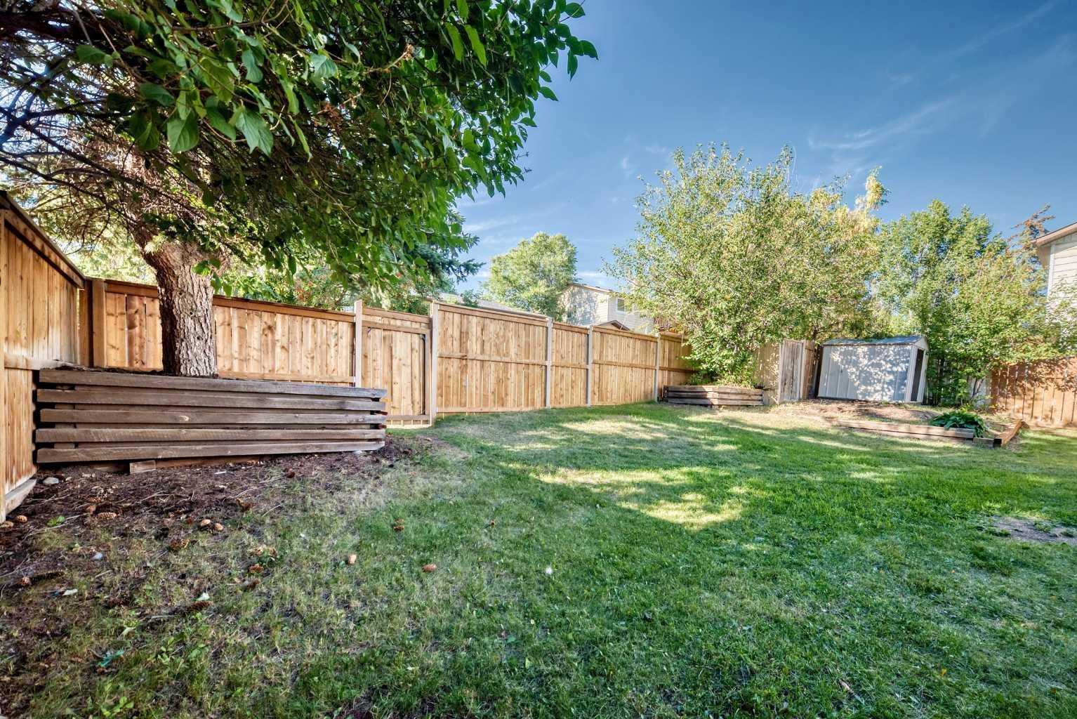 19 Hawkwood Drive NW