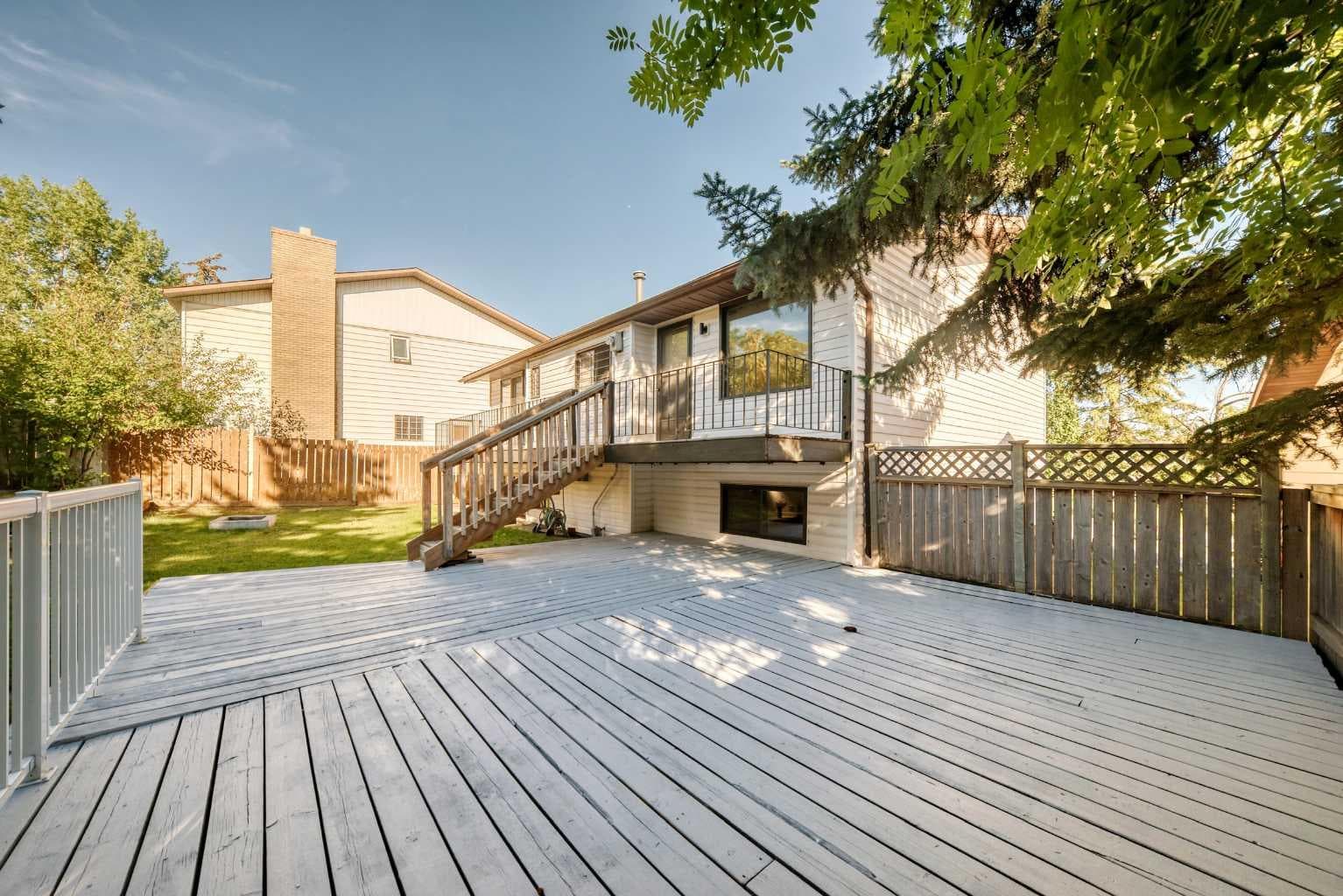 19 Hawkwood Drive NW