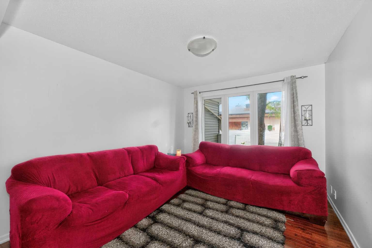 10 Falconer Terrace NE