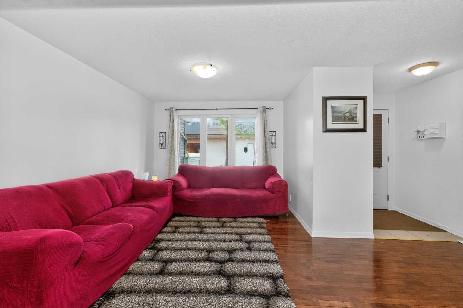 10 Falconer Terrace NE
