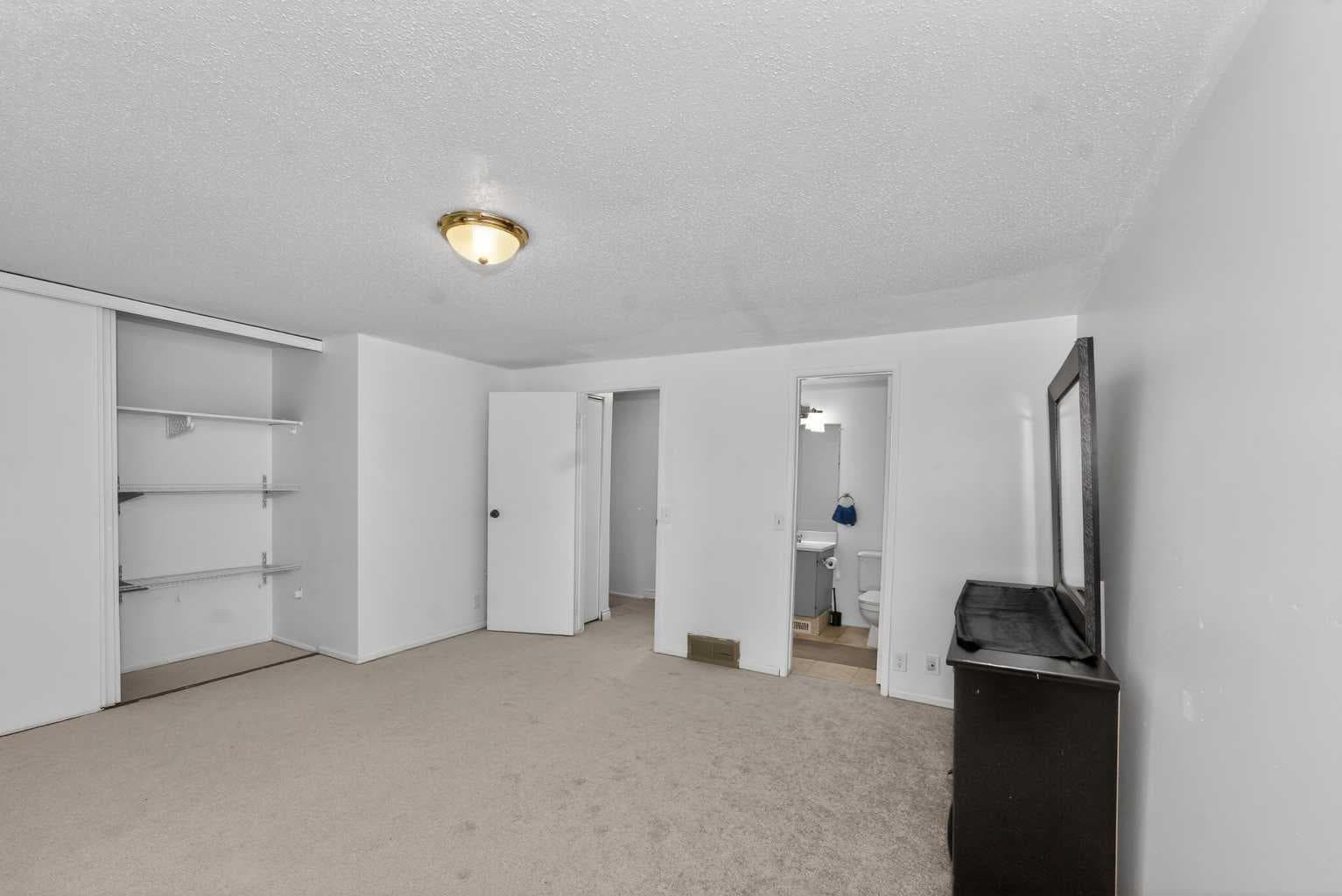 10 Falconer Terrace NE