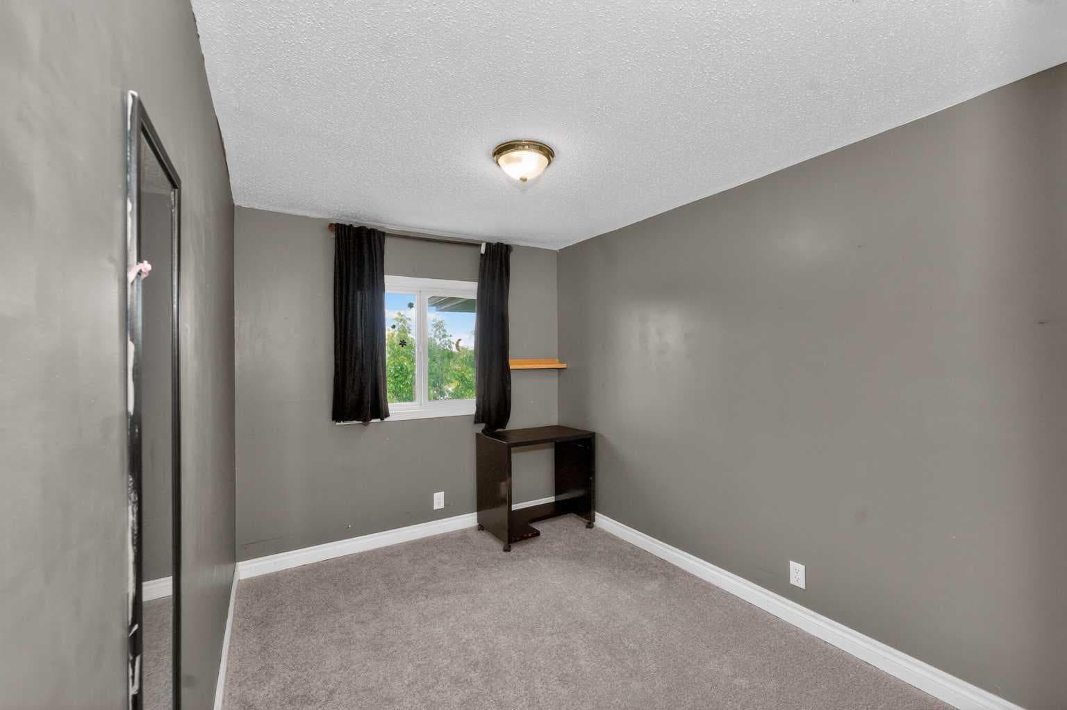 10 Falconer Terrace NE