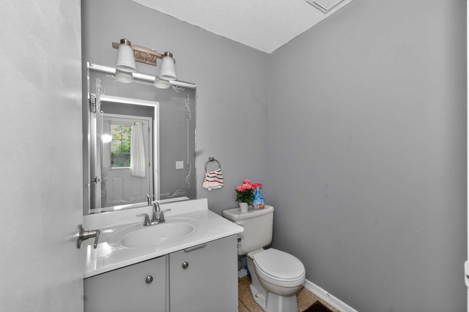 10 Falconer Terrace NE