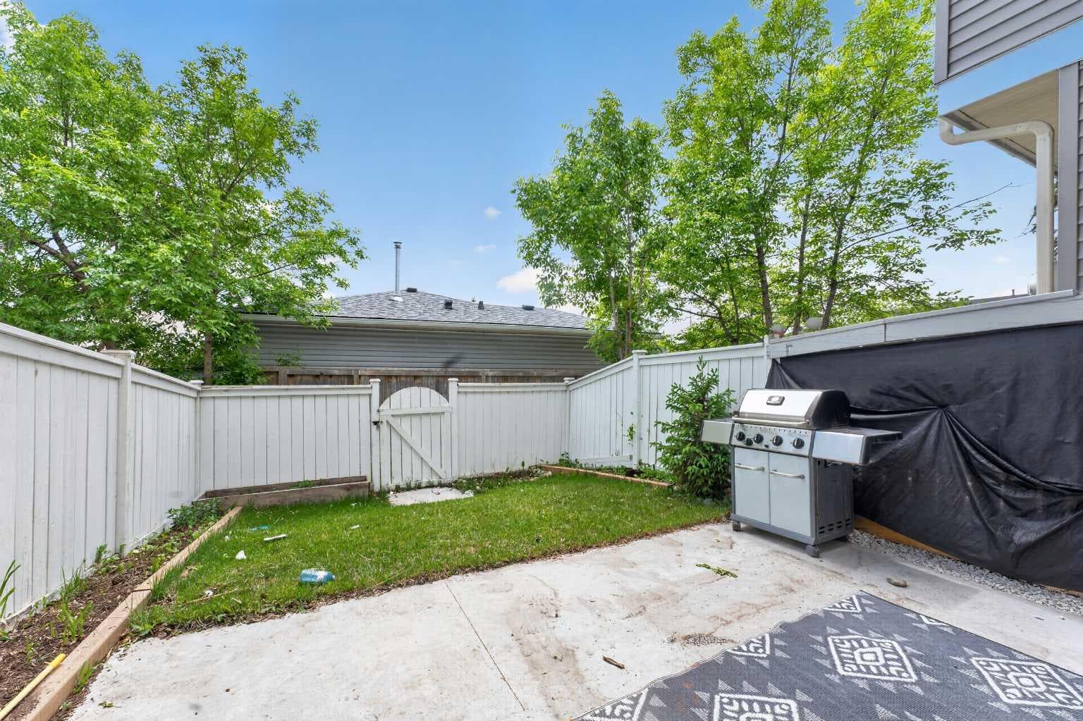 10 Falconer Terrace NE