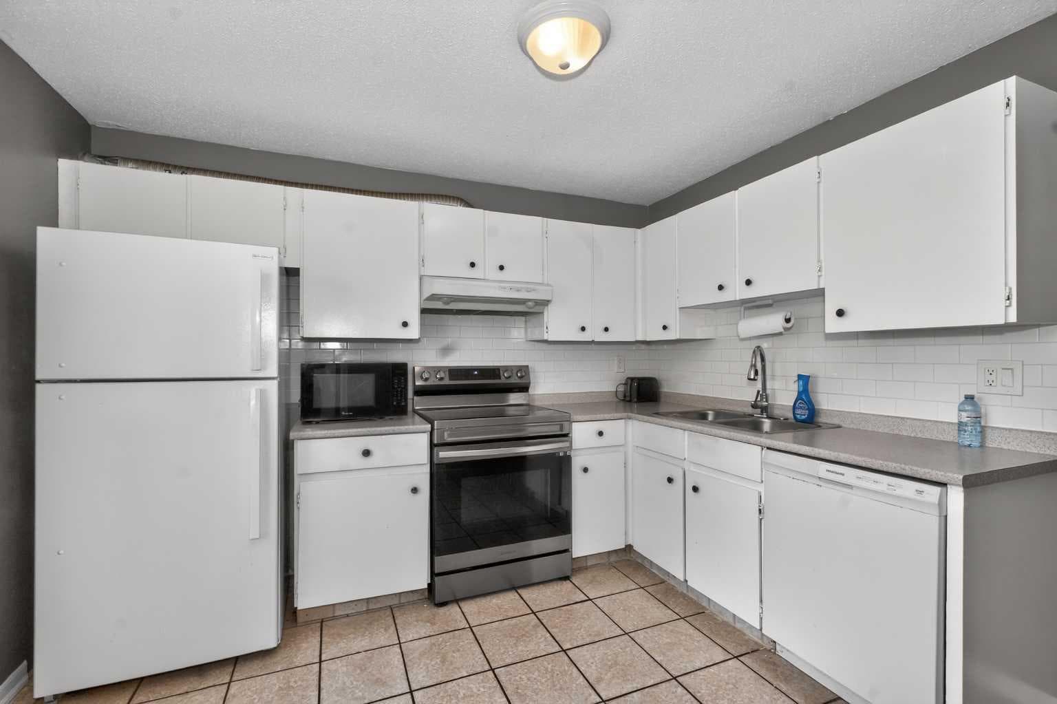 10 Falconer Terrace NE