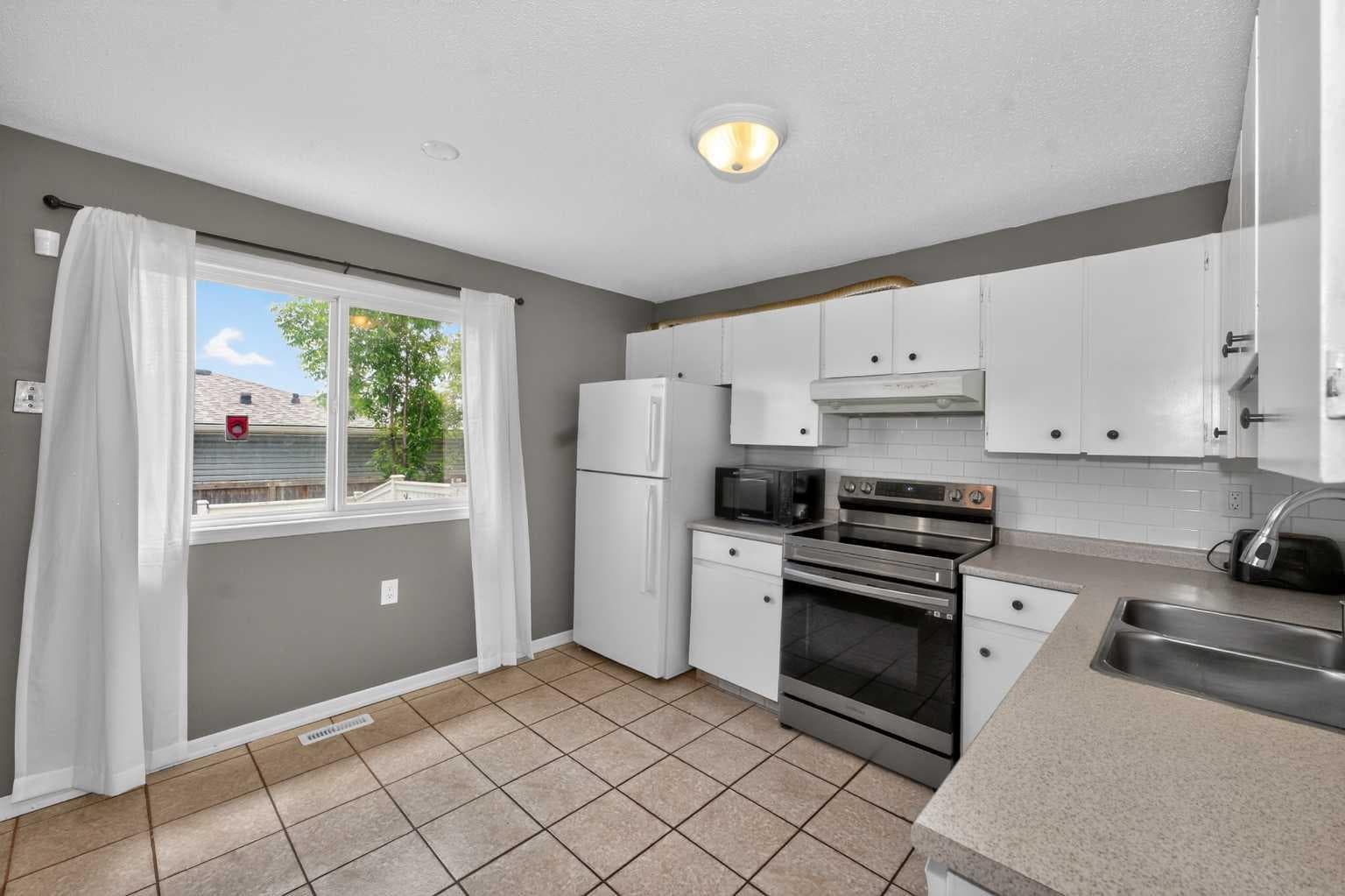 10 Falconer Terrace NE