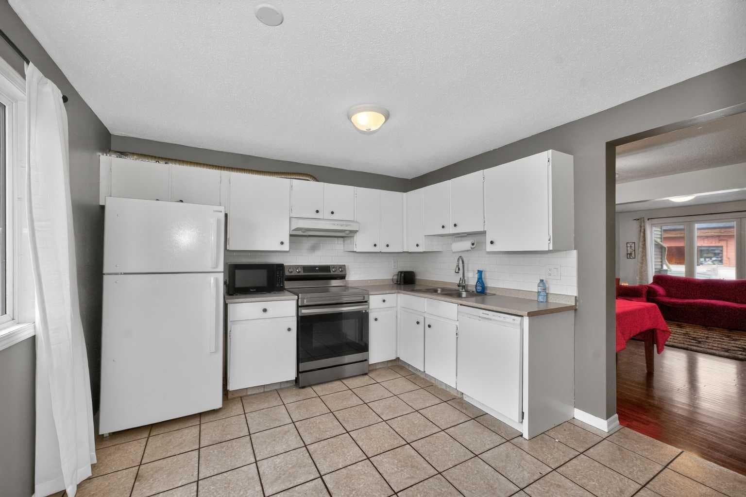 10 Falconer Terrace NE