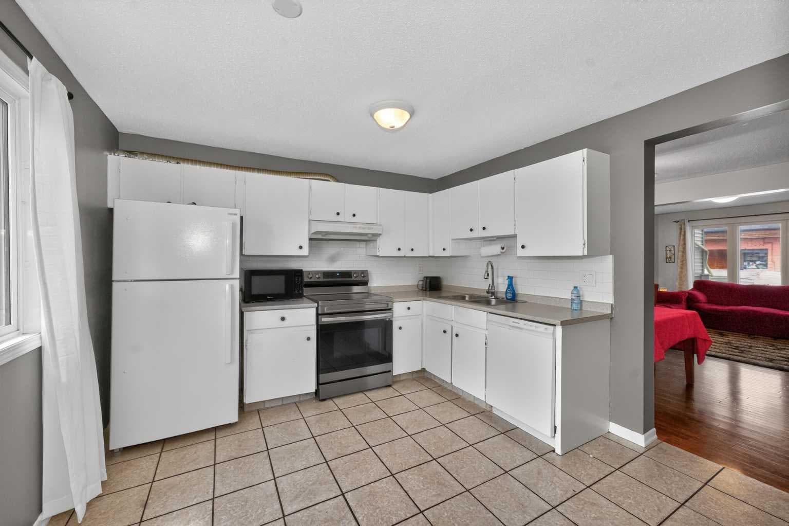 10 Falconer Terrace NE