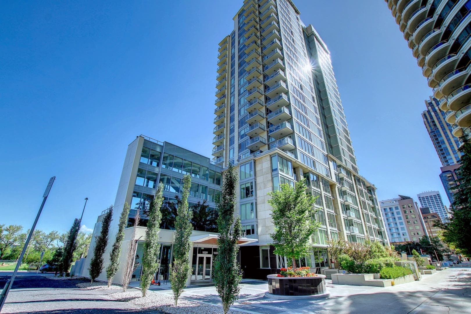 2106, 1025 5 Avenue SW