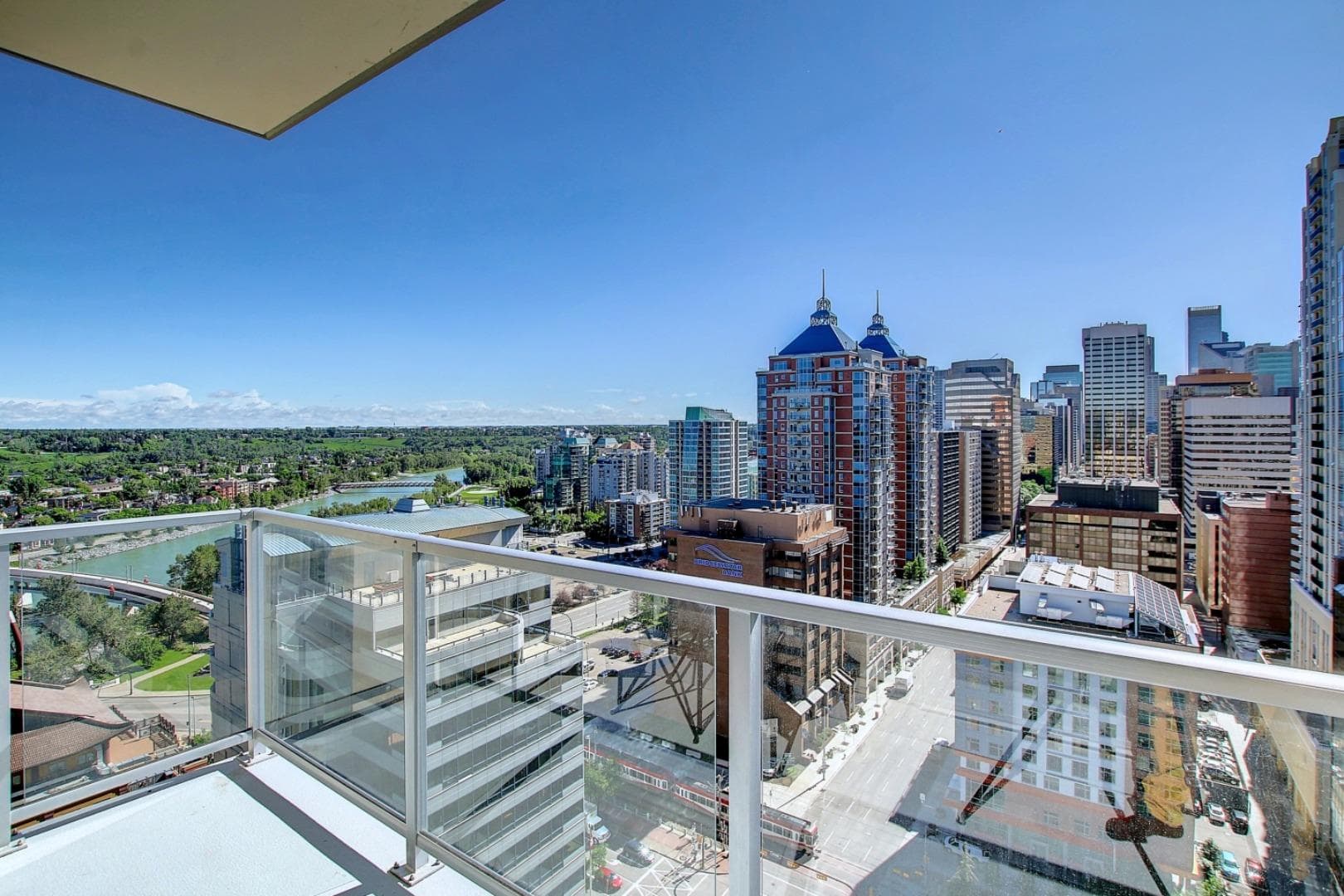 2106, 1025 5 Avenue SW