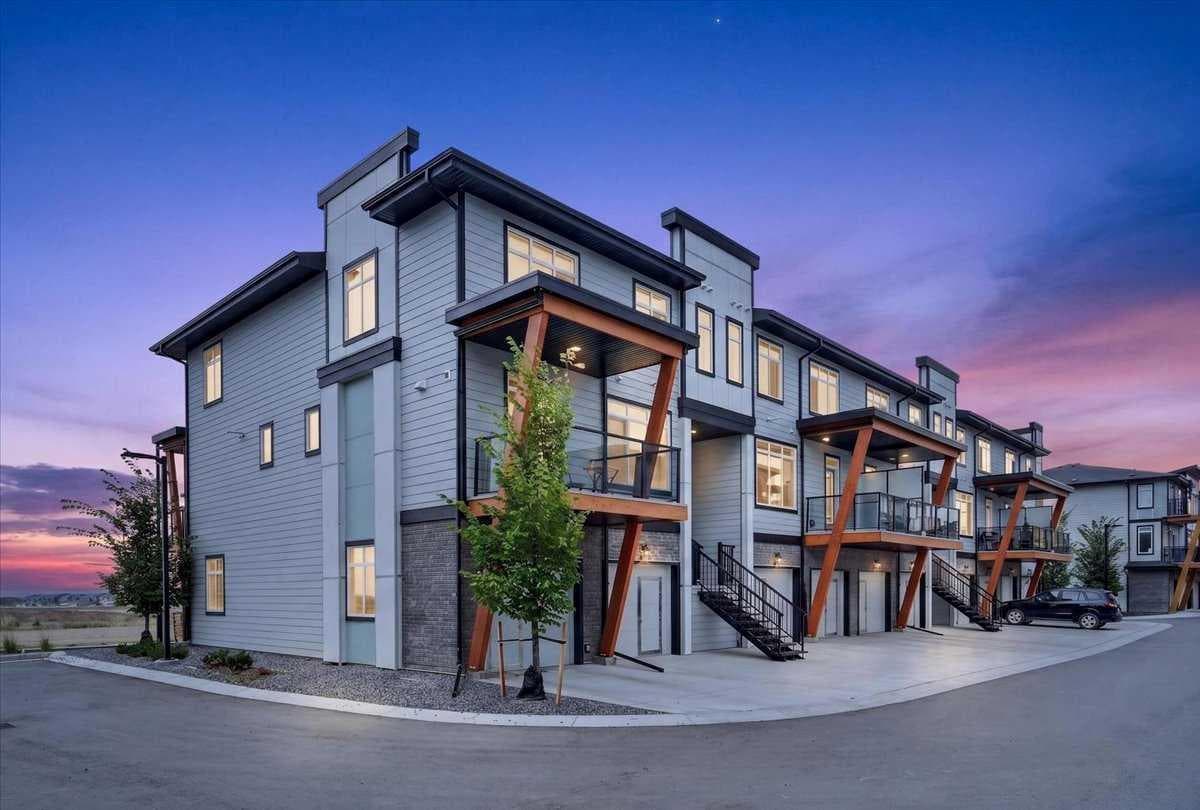 207, 414 Seton Passage SE