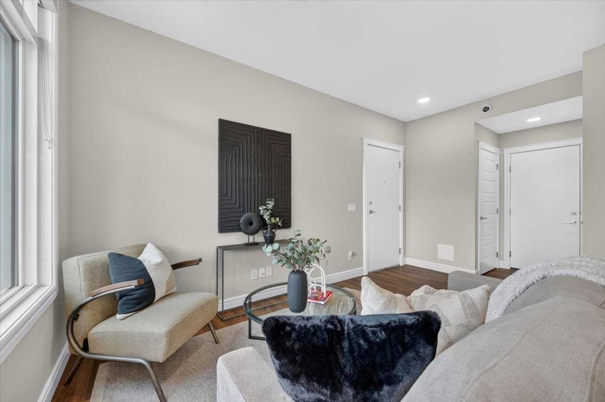 207, 414 Seton Passage SE