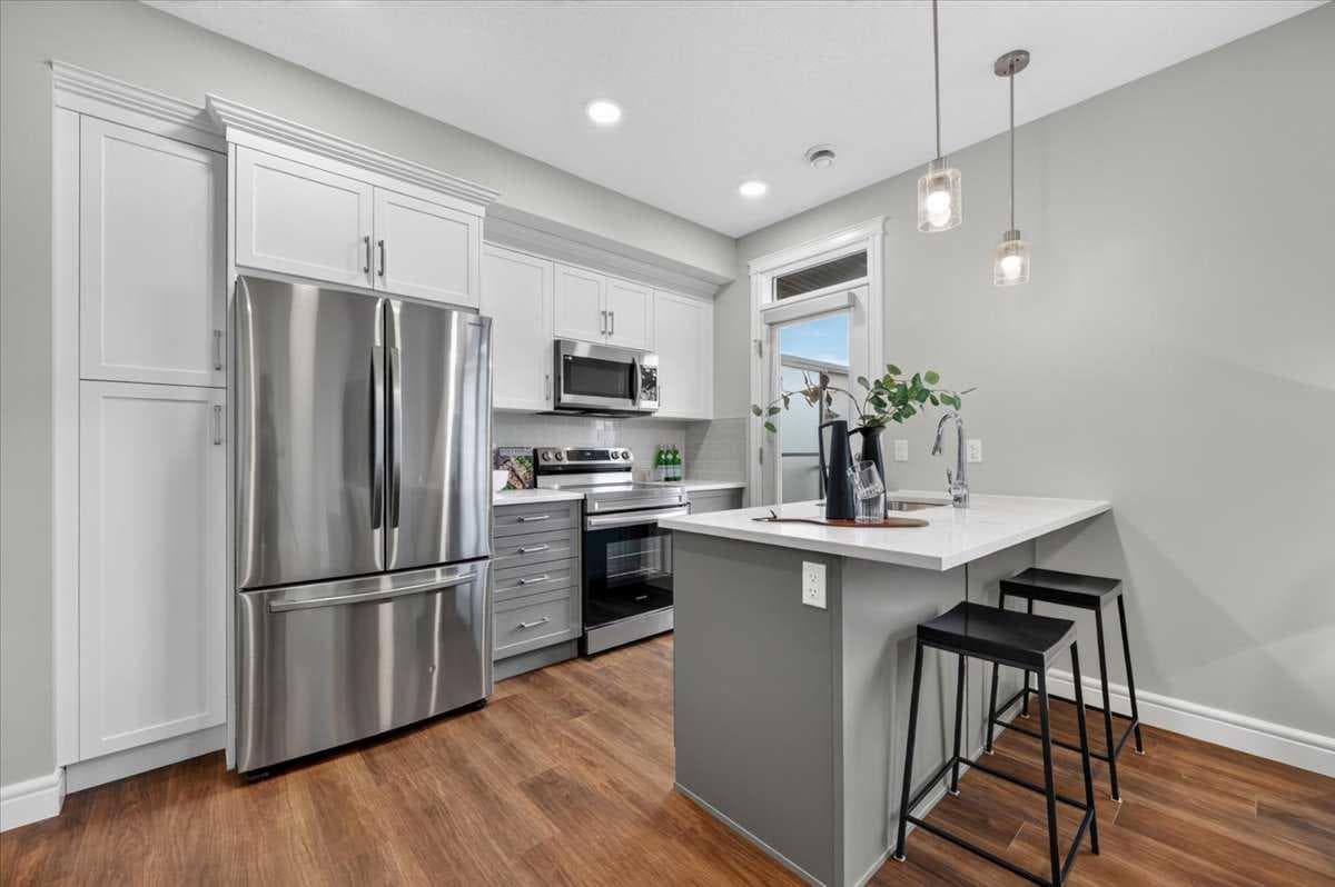 207, 414 Seton Passage SE