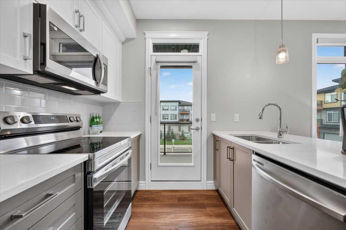 207, 414 Seton Passage SE