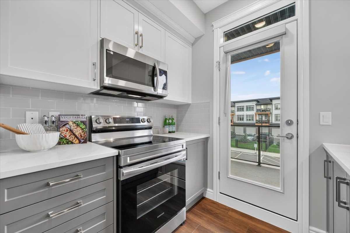 207, 414 Seton Passage SE