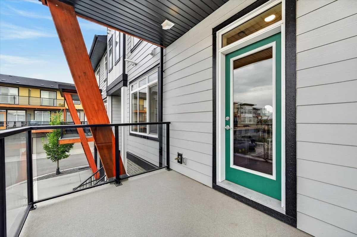 207, 414 Seton Passage SE