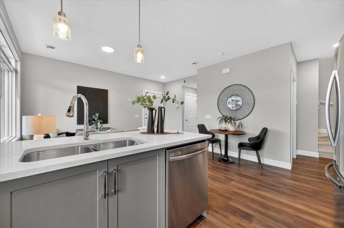 207, 414 Seton Passage SE
