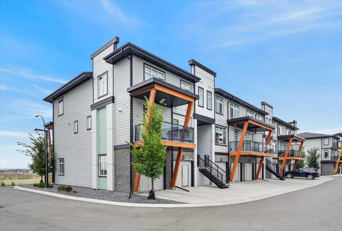 207, 414 Seton Passage SE