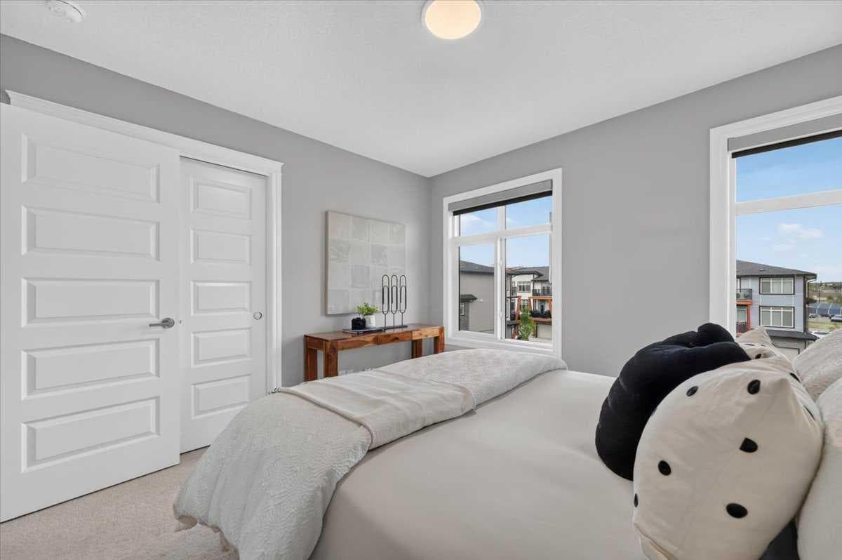 207, 414 Seton Passage SE