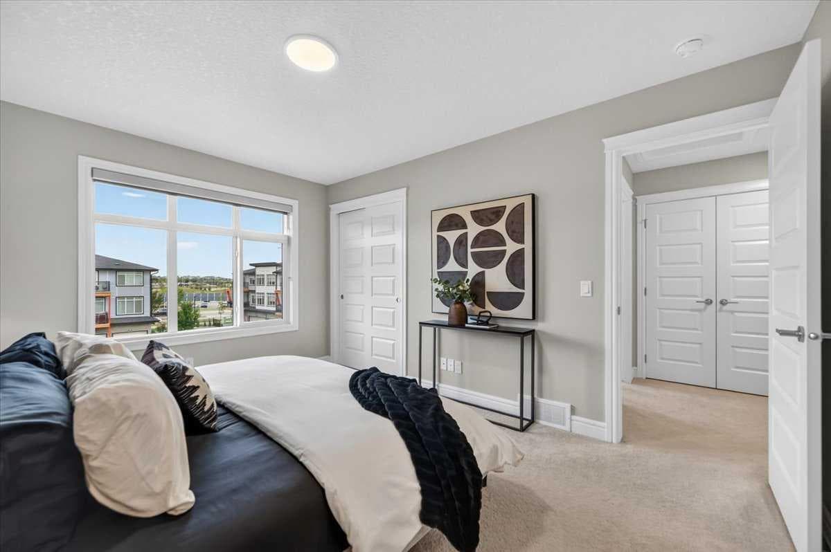 207, 414 Seton Passage SE