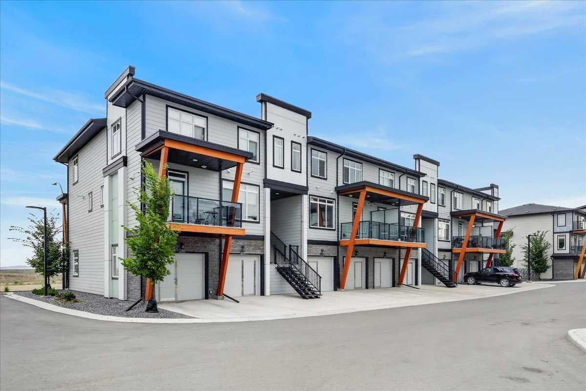 207, 414 Seton Passage SE
