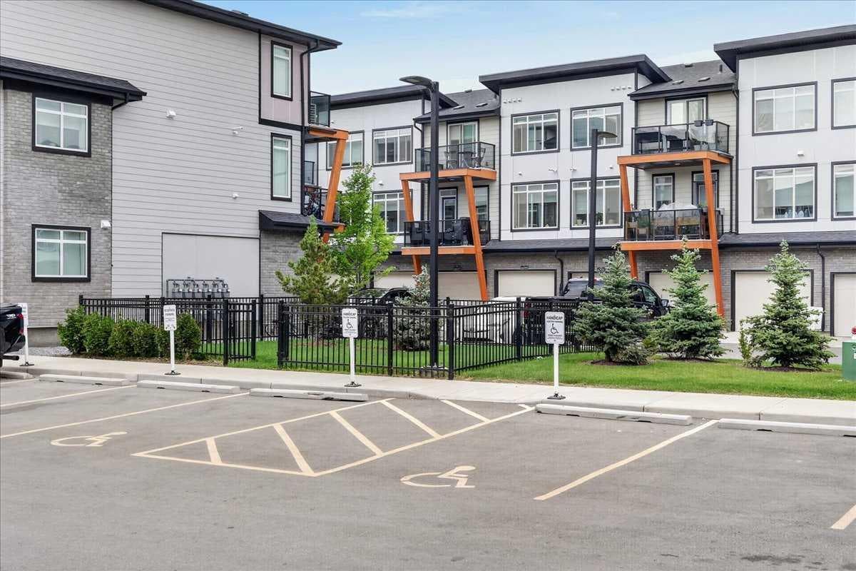 207, 414 Seton Passage SE