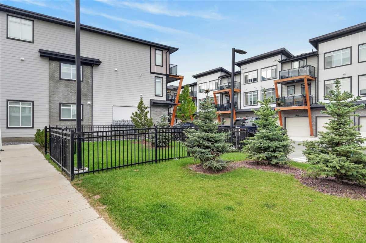 207, 414 Seton Passage SE