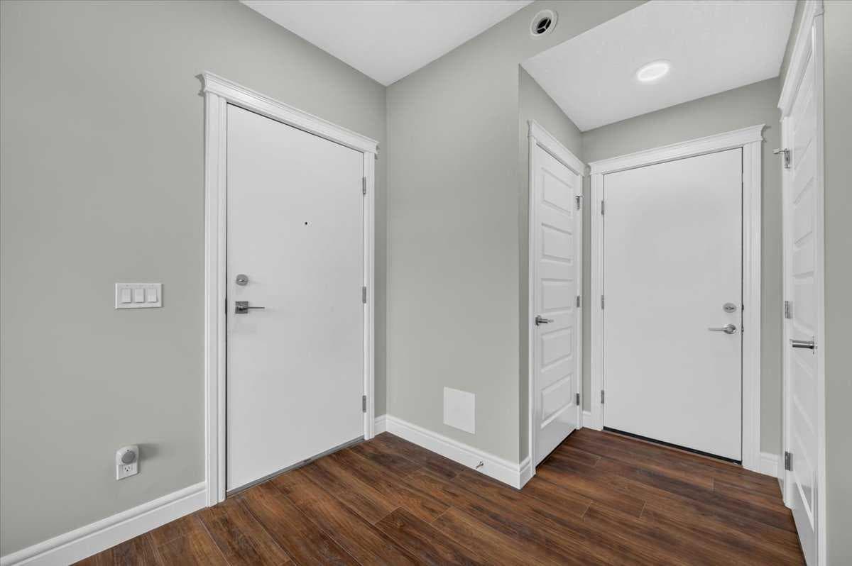 207, 414 Seton Passage SE