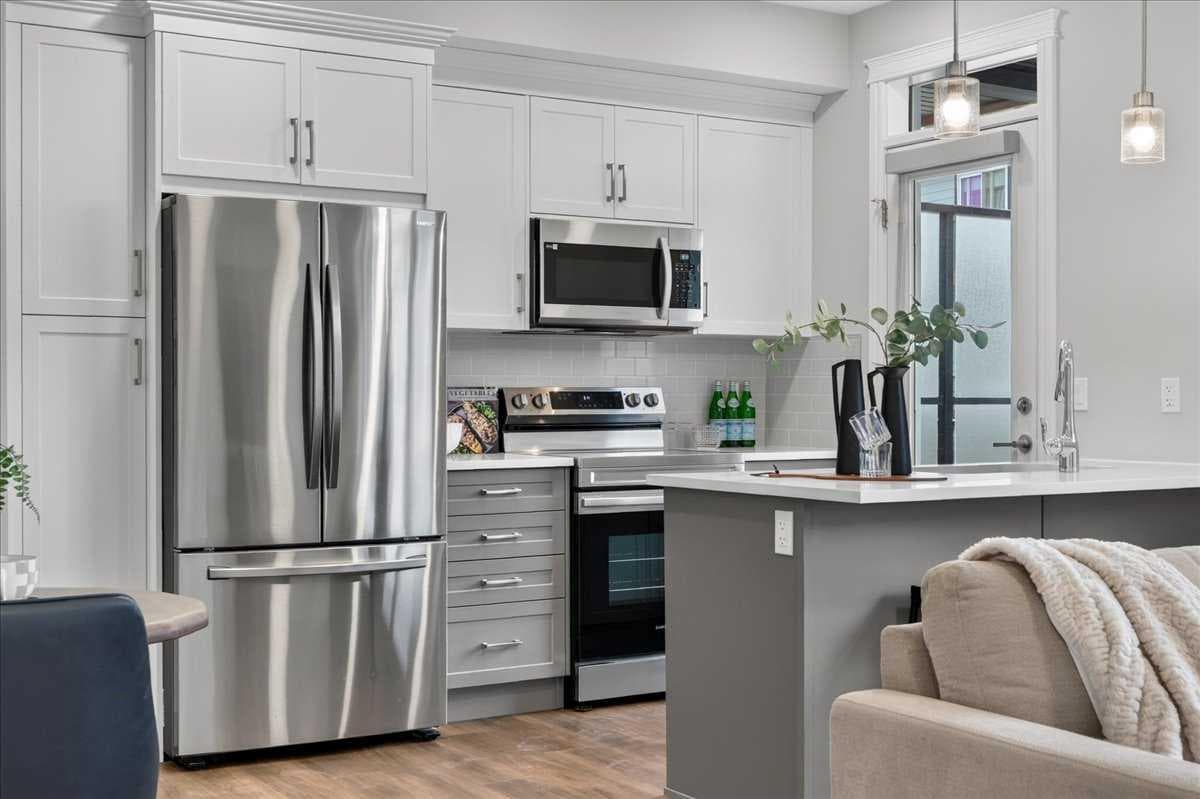 207, 414 Seton Passage SE