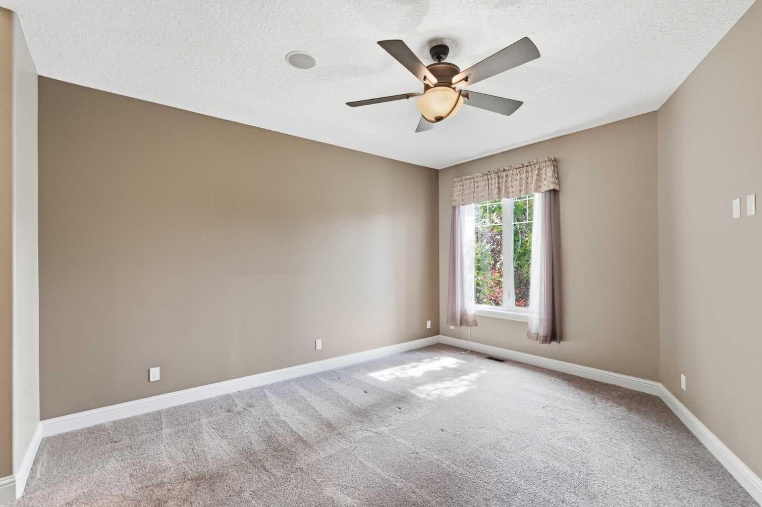 242 Cranleigh Place SE