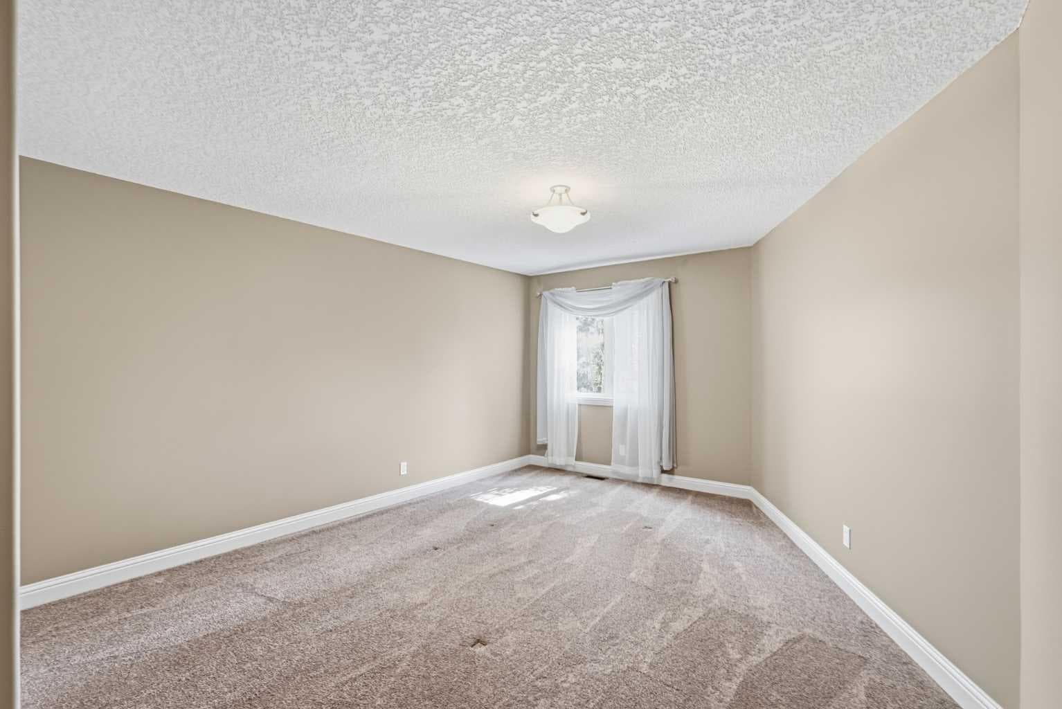 242 Cranleigh Place SE