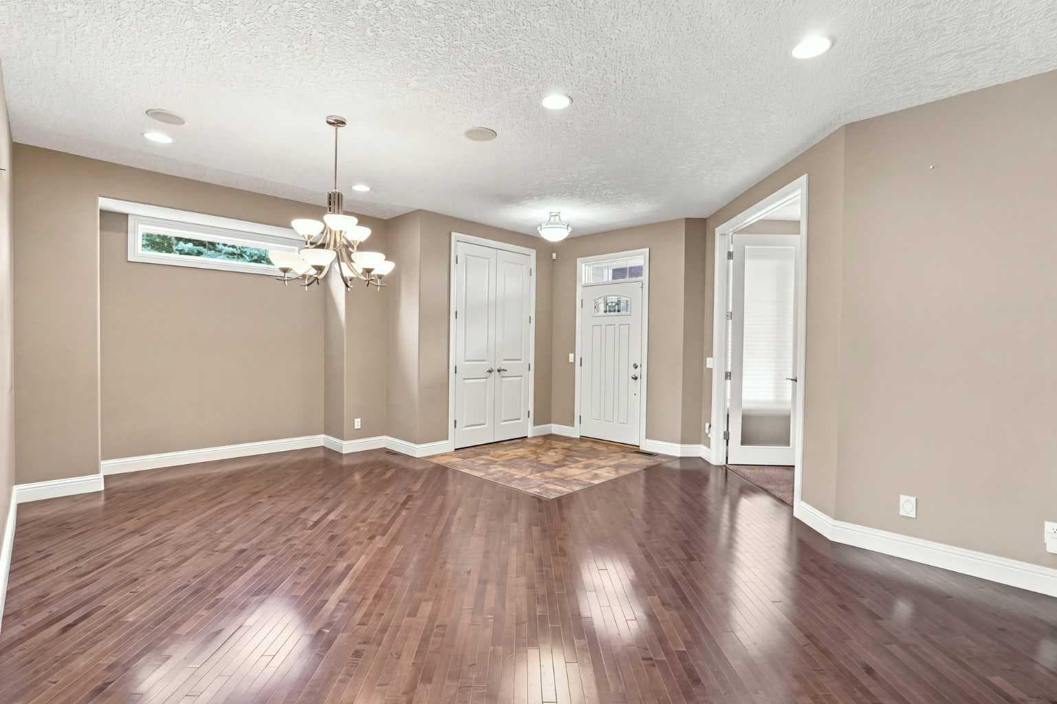 242 Cranleigh Place SE