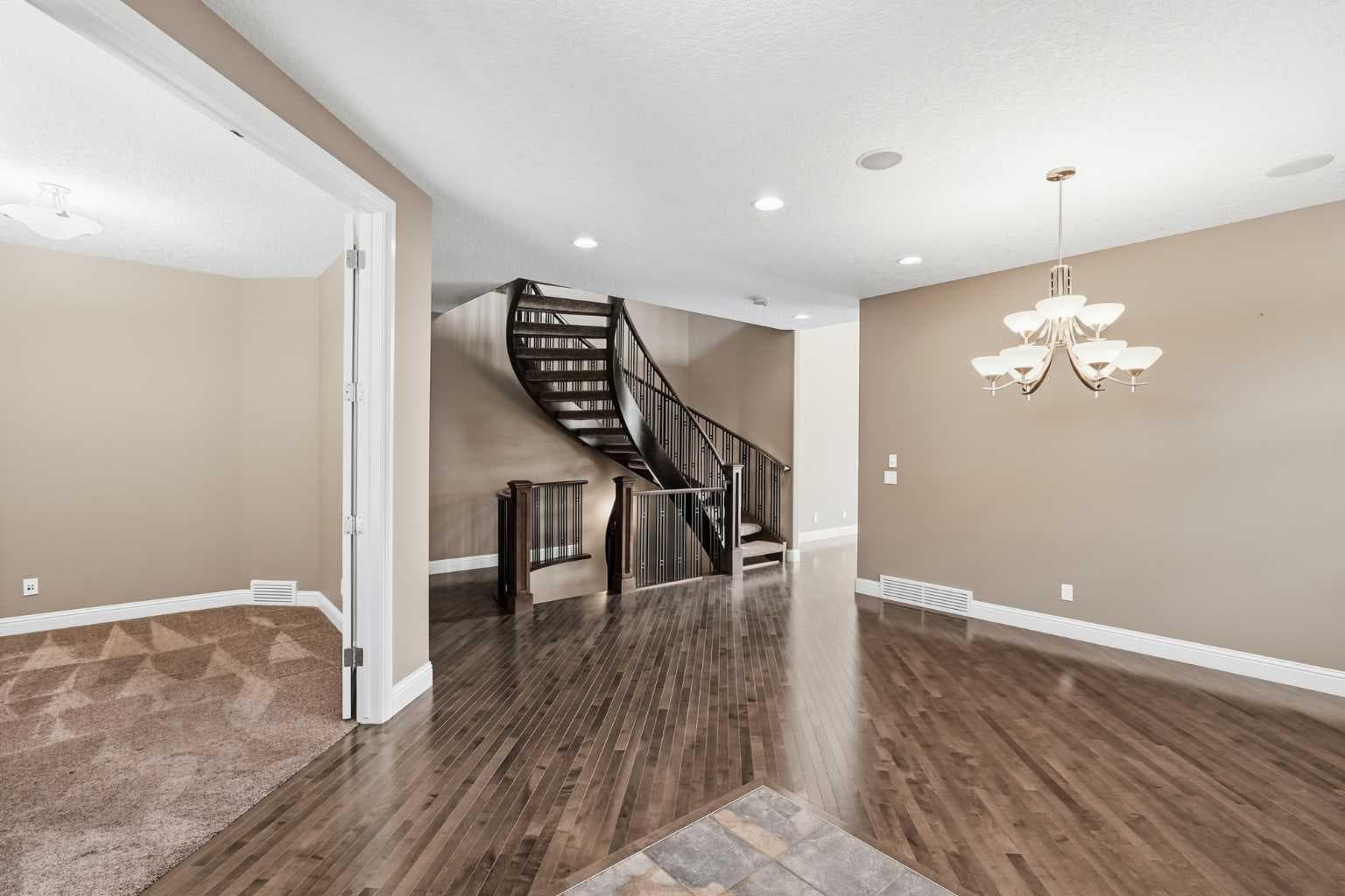 242 Cranleigh Place SE