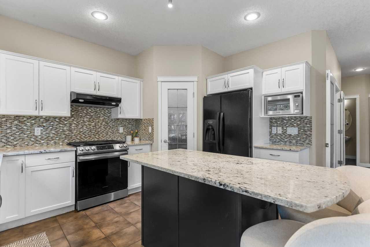 125 Cougarstone Manor SW