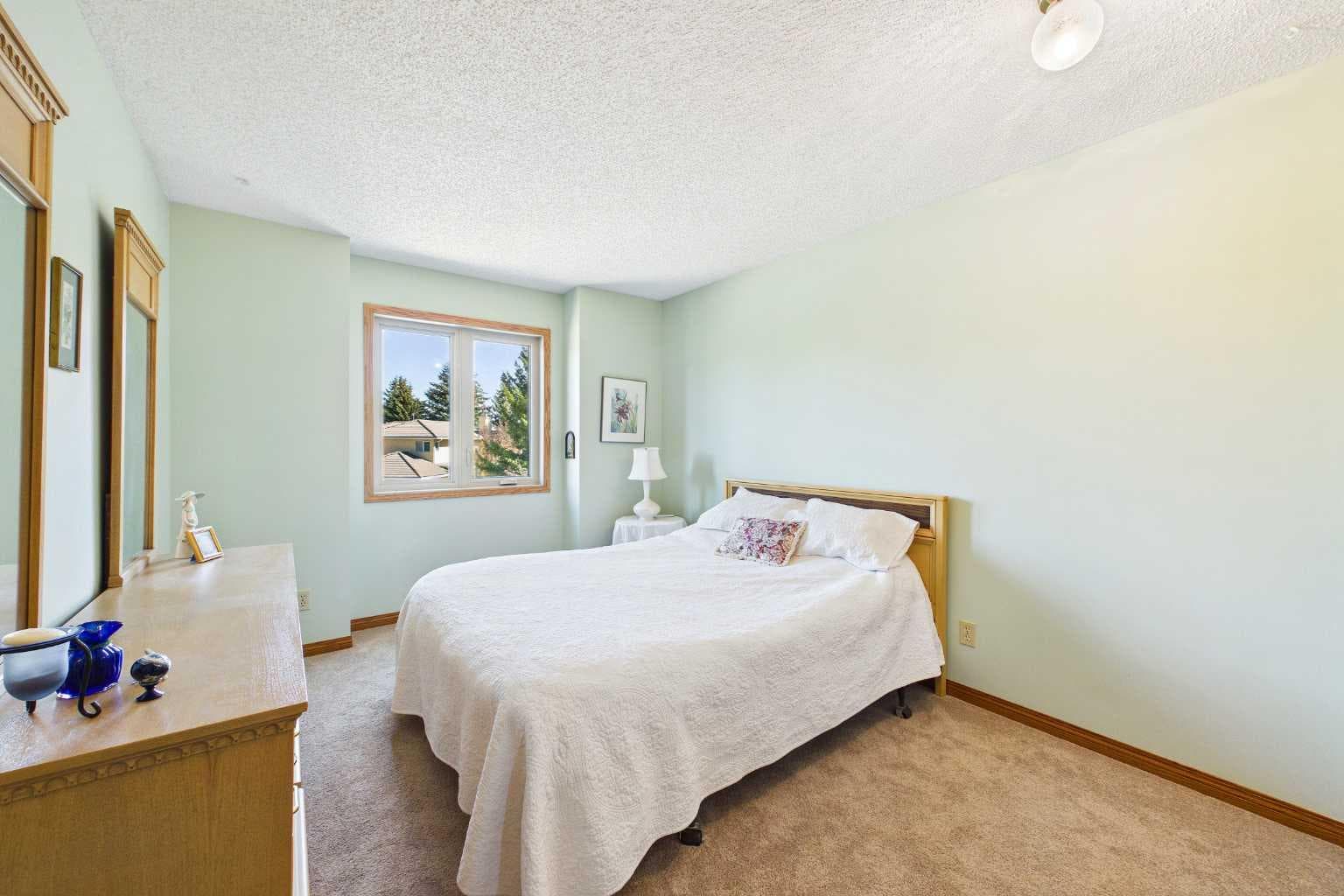 220 Varsity Estates Terrace NW
