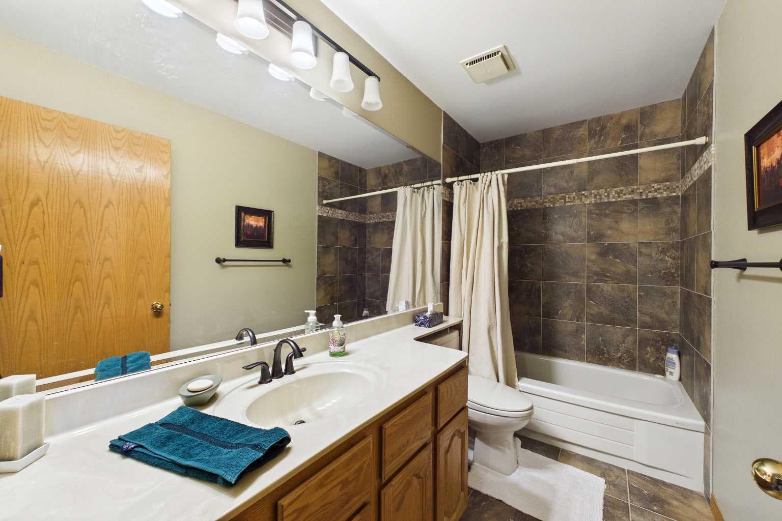 220 Varsity Estates Terrace NW