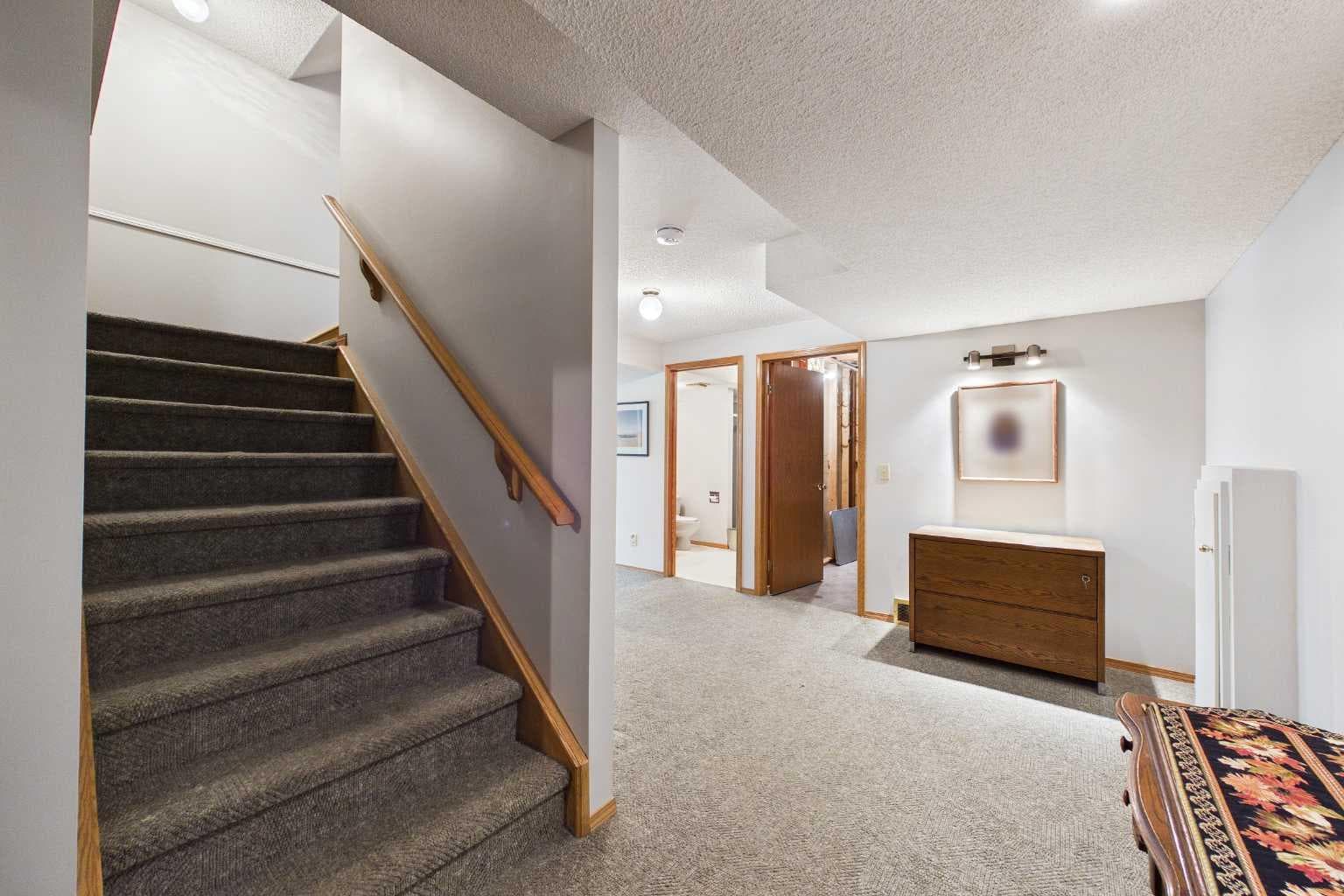 220 Varsity Estates Terrace NW