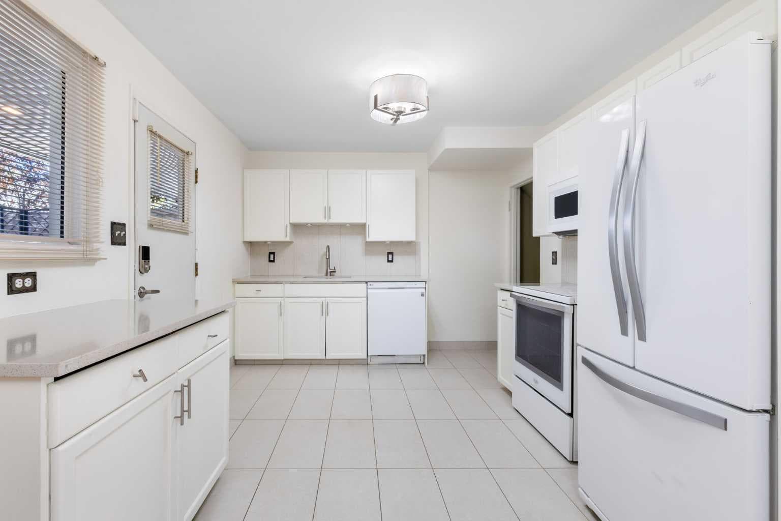554 Killarney Glen Court SW