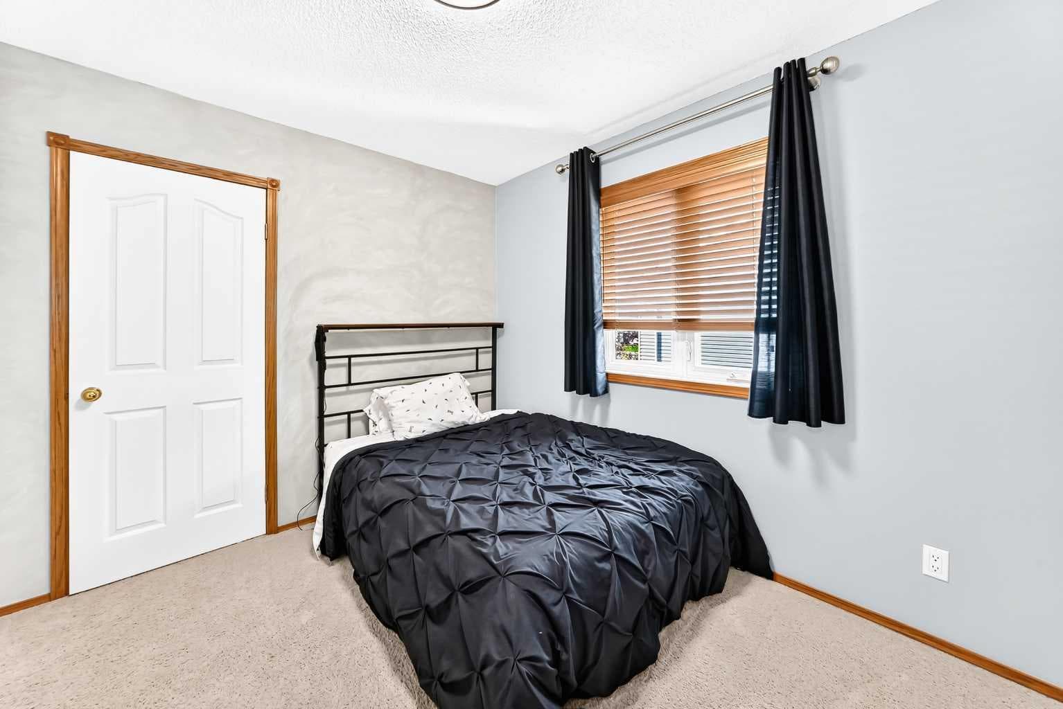 36 Chinook Crescent 