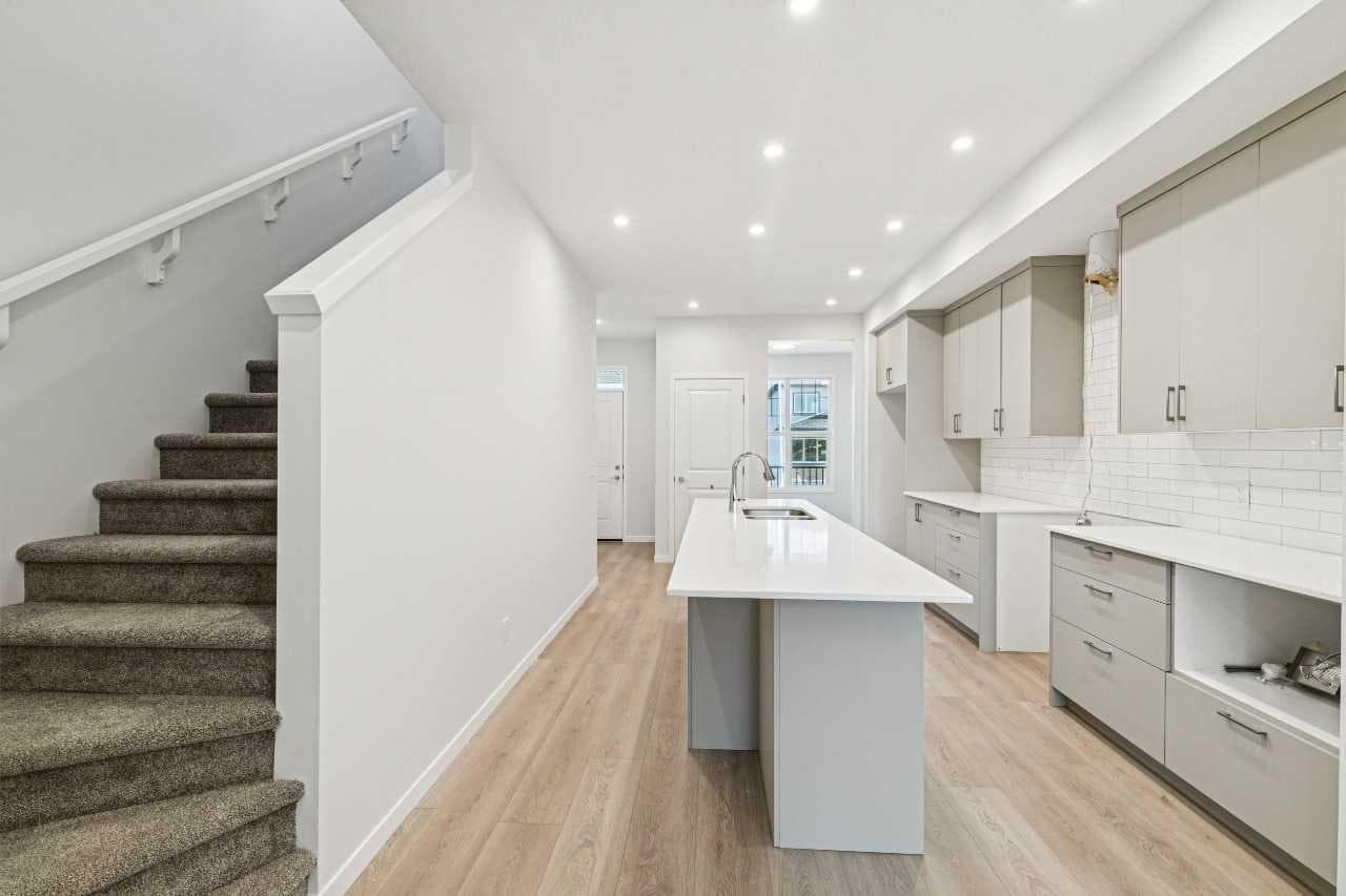 98 Creekview Avenue SW