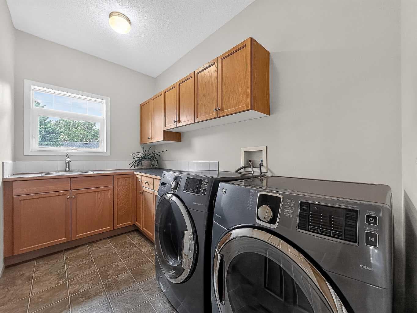 15 Rosery Drive NW