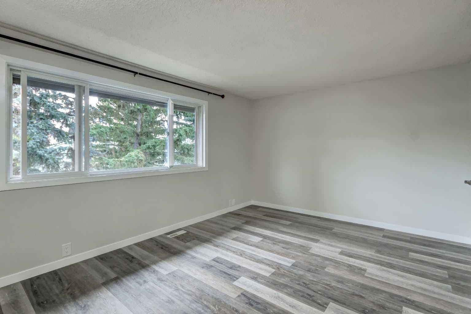 12, 310 Brookmere Road SW