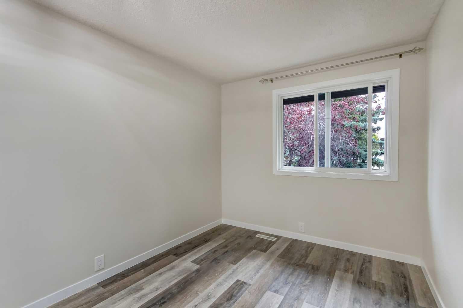 12, 310 Brookmere Road SW