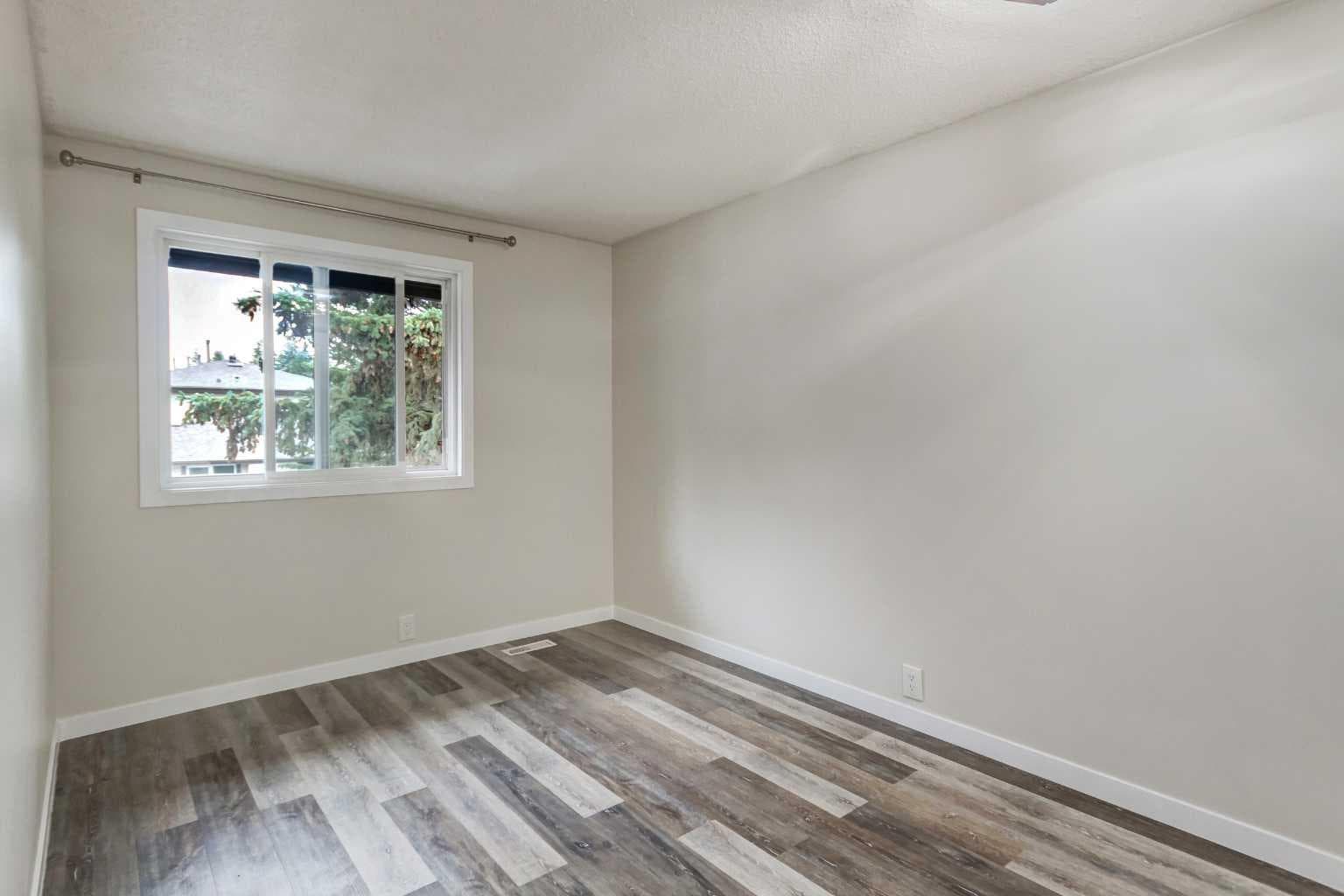 12, 310 Brookmere Road SW