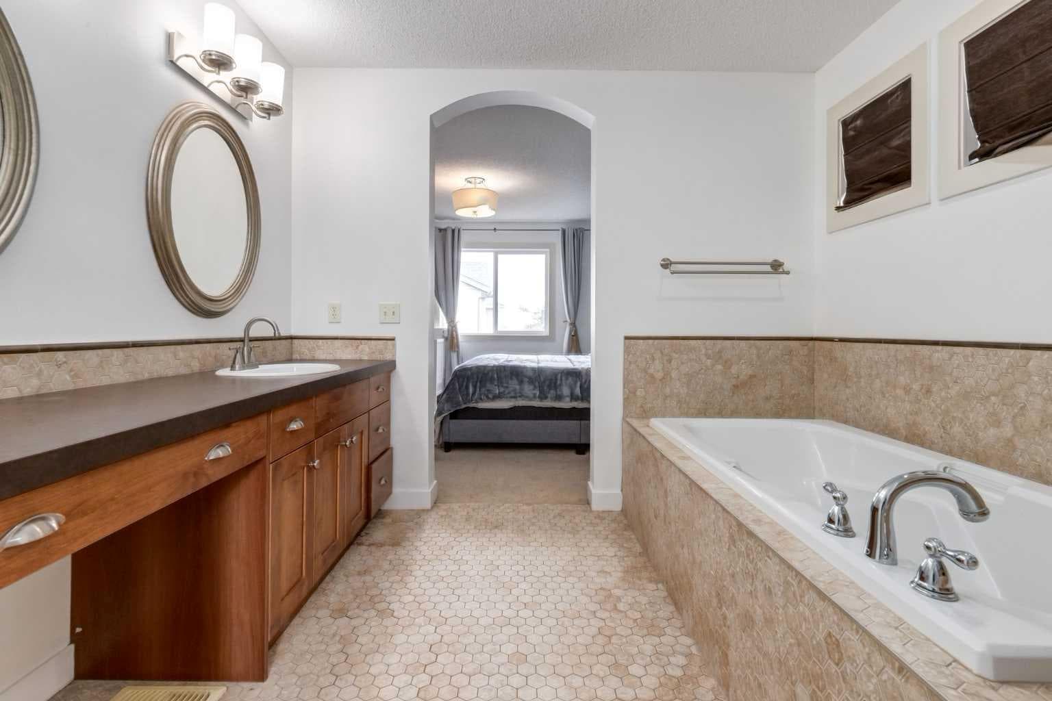 133 Copperleaf Bay SE